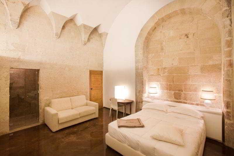 Palazzo Persone Dimora Storica Acomodação com café da manhã Lecce Exterior foto