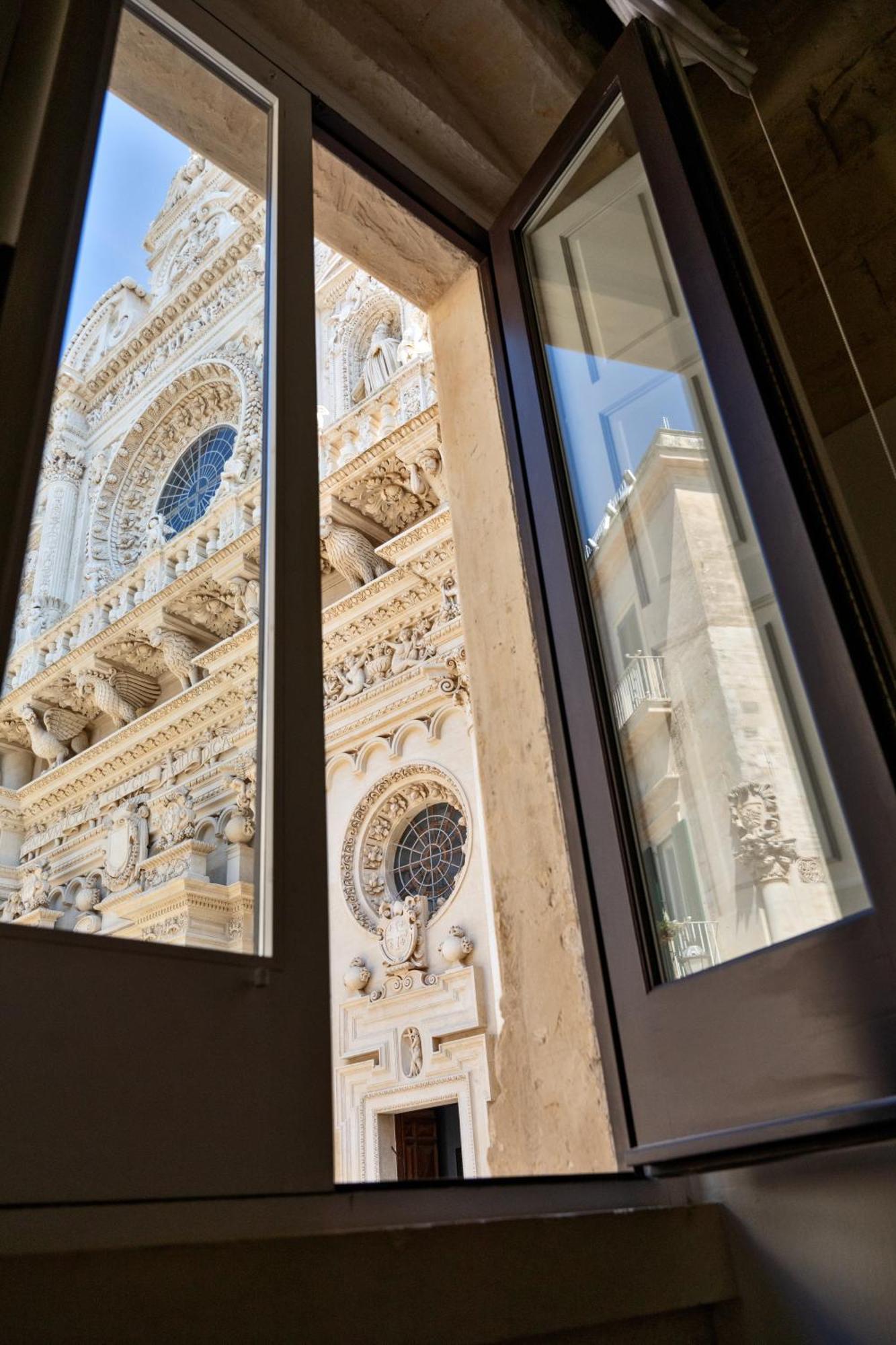 Palazzo Persone Dimora Storica Acomodação com café da manhã Lecce Exterior foto