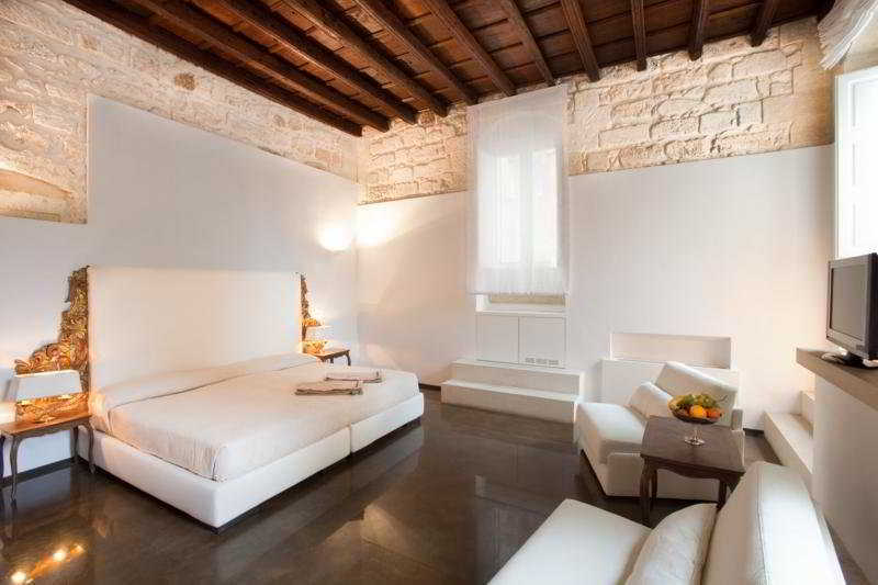 Palazzo Persone Dimora Storica Acomodação com café da manhã Lecce Exterior foto